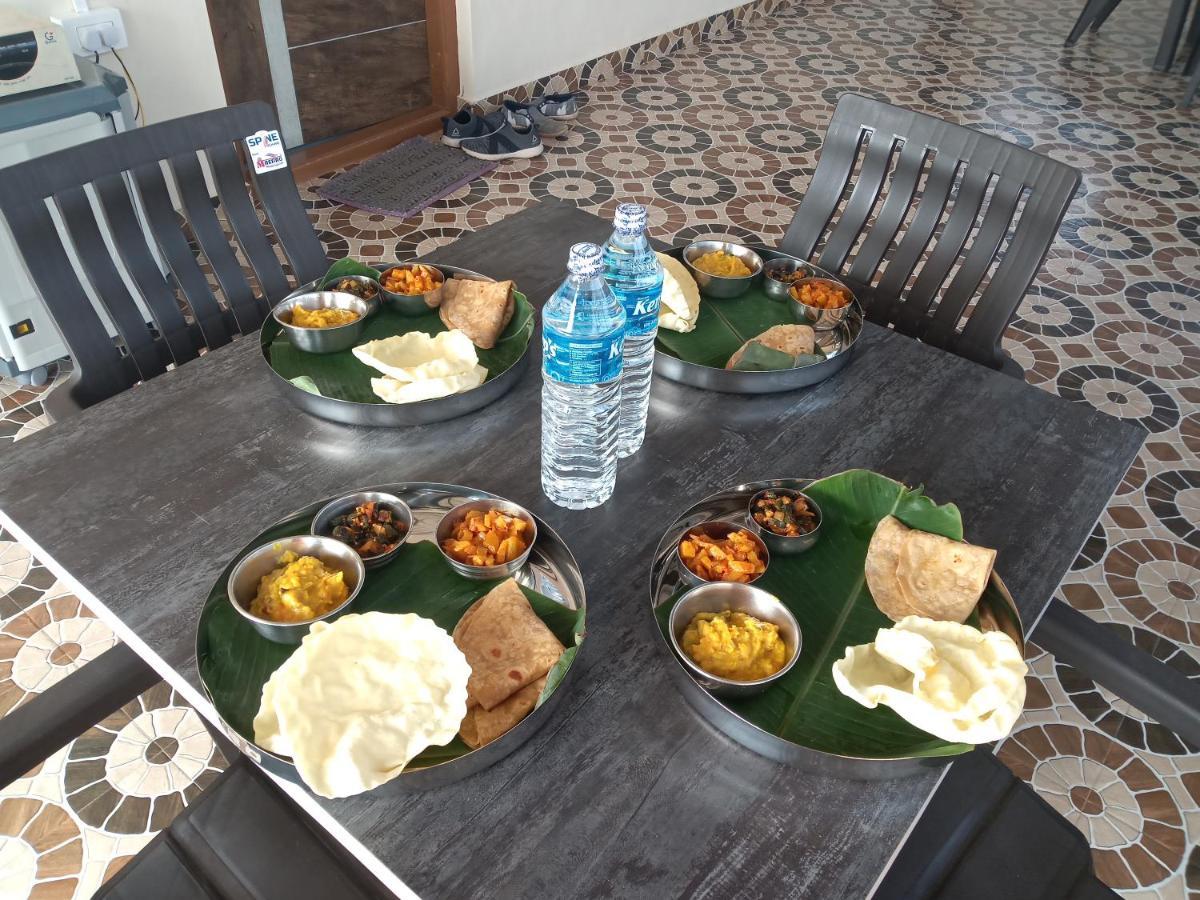 Krishna Homestay Хампи Экстерьер фото